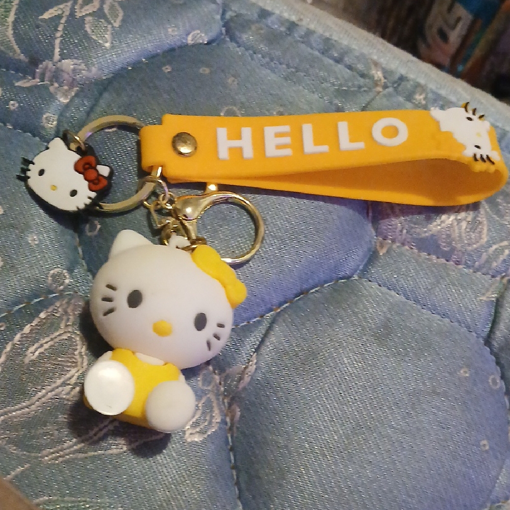 Hello Kitty Yellow and White Keychain